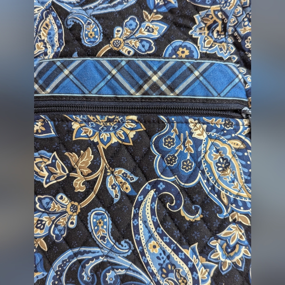 Vera Bradley Retired Windsor Navy Blue Paisley adjustable strap Crossbody Bag - Picture 2 of 9